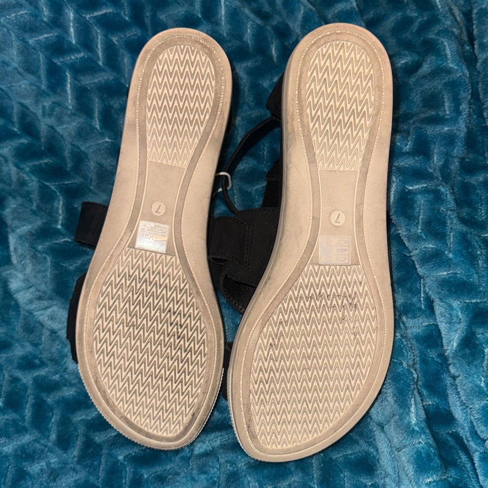 Eileen Fisher Black Strappy Sport Sneaker Sandals - 7 - Picture 3 of 6